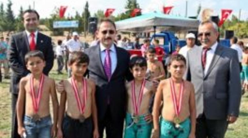 Vali Başk&ouml;y;  K&uuml;lt&uuml;r Şenliklerine Katıldı