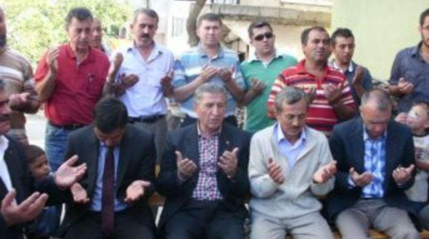 Ceneza t&ouml;reninde slogan ve Alkış İstemiyorlar