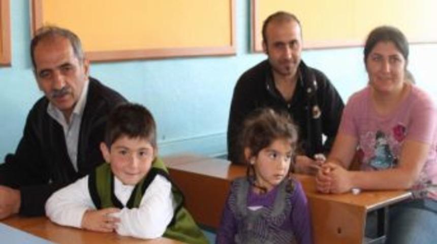 Sıralar 66 Aylık &Ouml;ğrencilerle Doldu