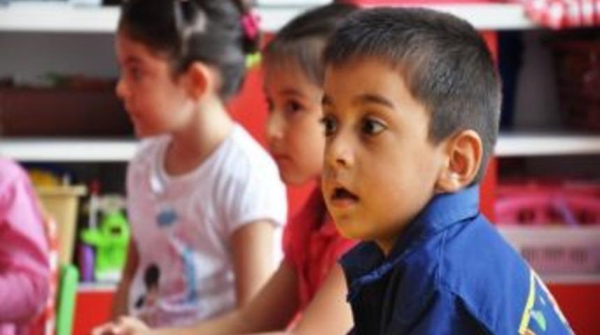 Anaokulu &Ouml;ğrencileri Okula 'merhaba' Dedi