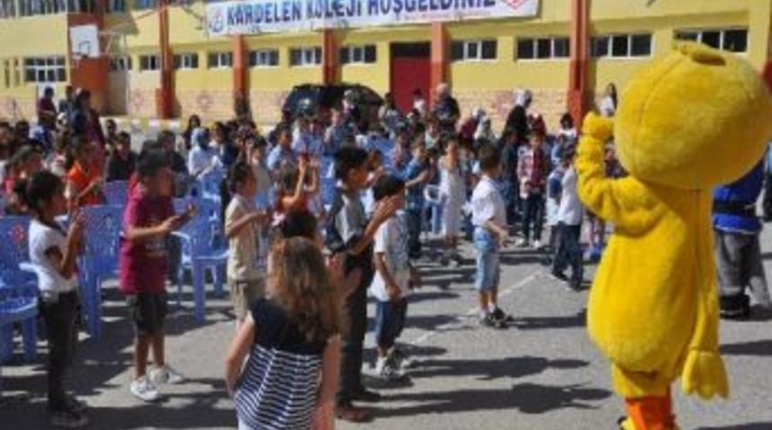 &Ccedil;ocuklar Okulun İlk G&uuml;n&uuml; Heyecanını Palya&ccedil;olarla Yendi