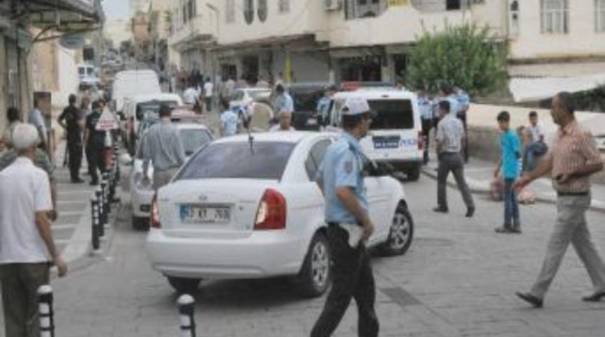 Esnaf &Ouml;nce Kepenk Kapattı Sonra Kurban Kesti