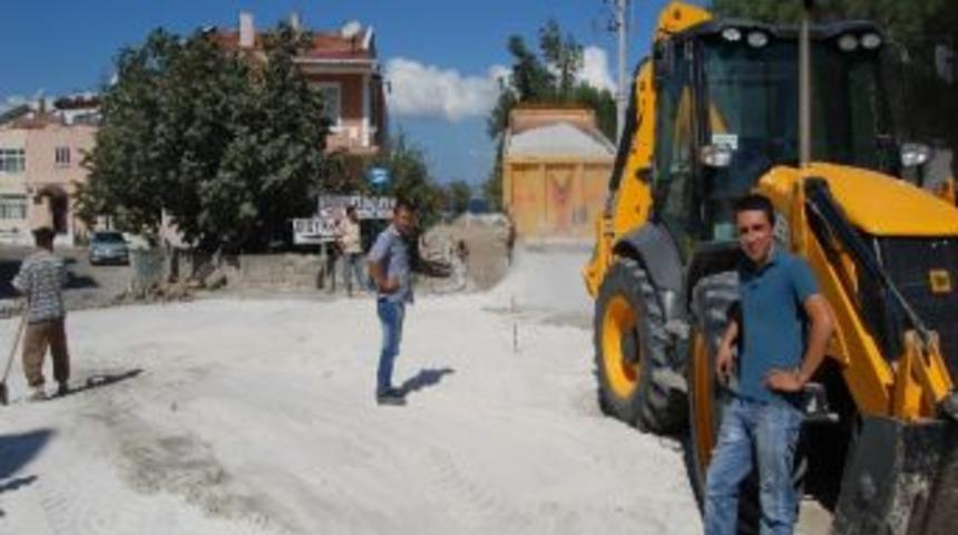 Yol Yapım &Ccedil;alışmaları Ediyor