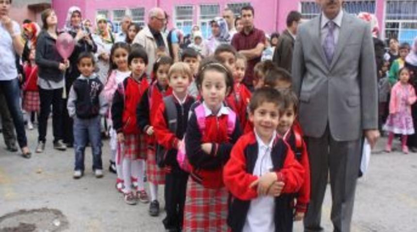 Minikleri Okulun Ilk G&uuml;n&uuml;nde Palya&ccedil;o Karşıladı