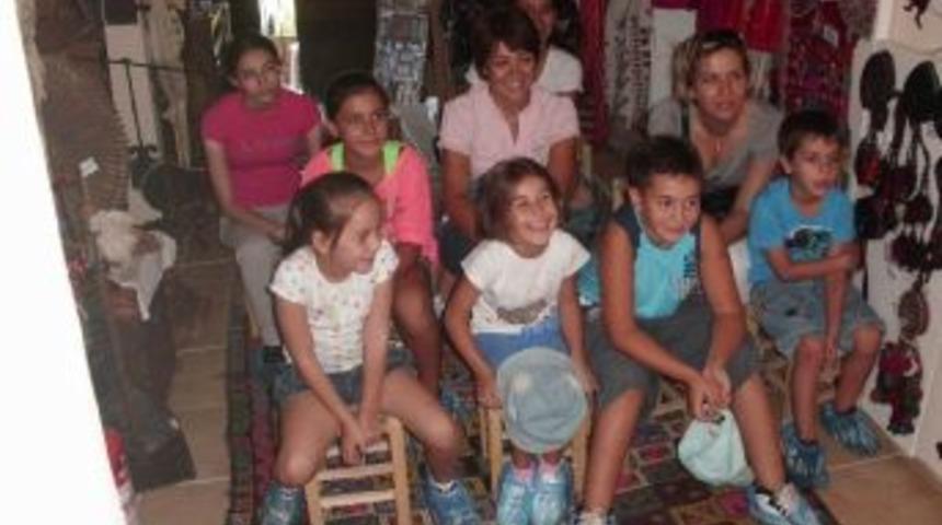 Karag&ouml;z Ve Hacivatı M&uuml;zede Yaşatıyor