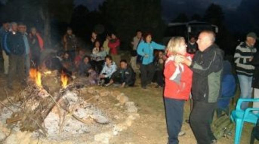 Burdosk Salda G&ouml;l&uuml;&rsquo;nde Kamp Kurdu
