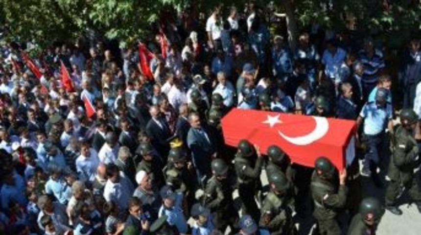 Niğdeli Şehit Toprağa Verildi