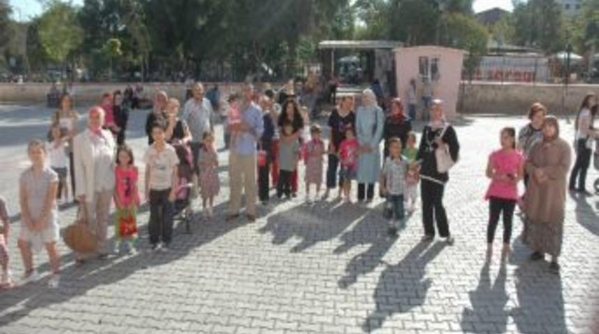 Manisa'da Yeni Eğitim &Ouml;ğretim Yılının İlk Zili &Ccedil;aldı