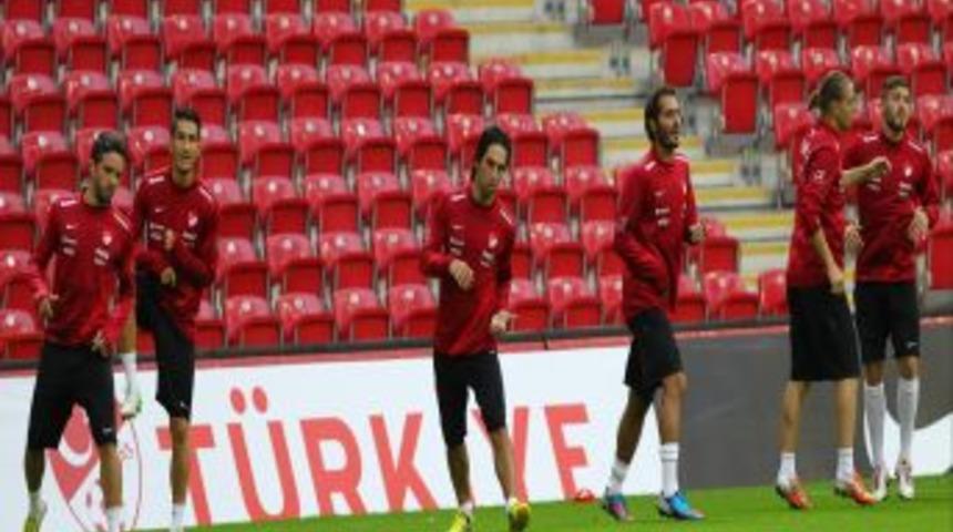 A Milli Futbol Takımı, Estonya Ma&ccedil;ının Hazırlıklarını S&uuml;rd&uuml;rd&uuml;