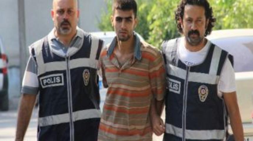 Hırsızlıktan Yakalanınca Arkadaşını Su&ccedil;ladı