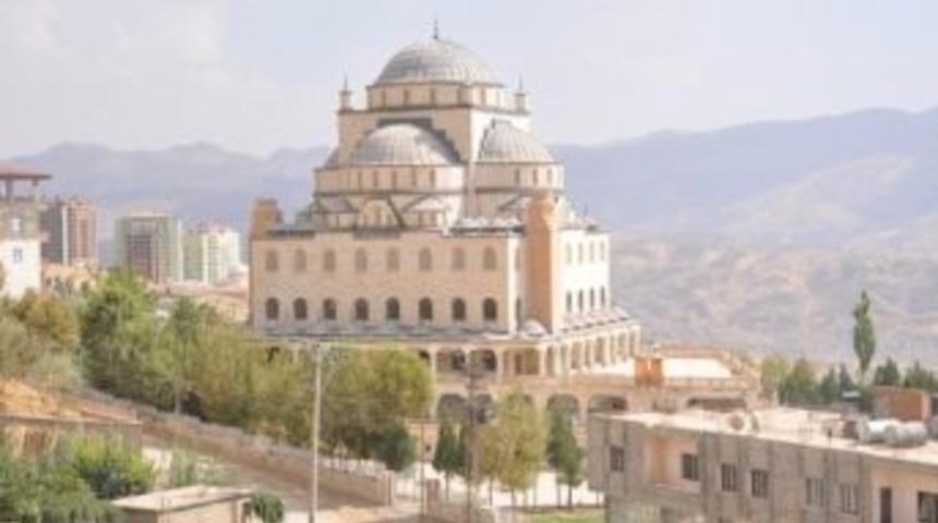 Şırnak&rsquo;ta Depremden Sonra Geriye Yıkık Cami Kaldı