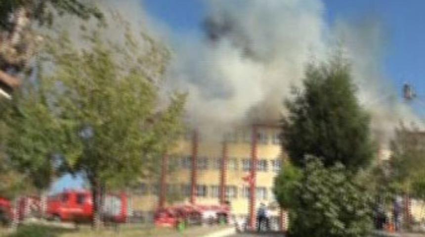 Kartal'da okul yangını
