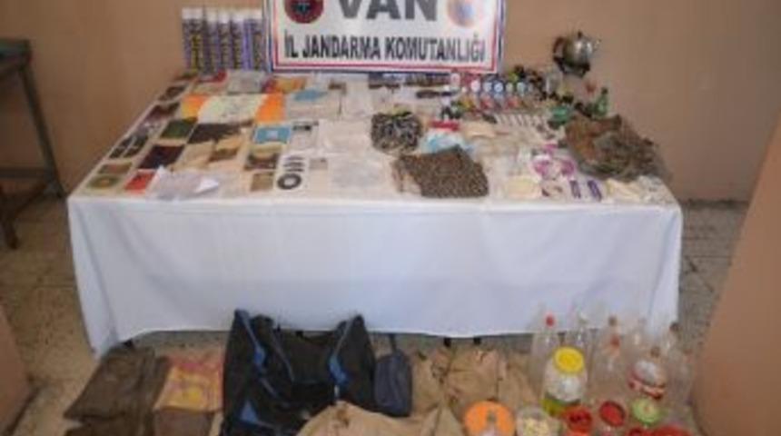 Başkale&rsquo;de Ter&ouml;ristlere Ait Sığınak Bulundu