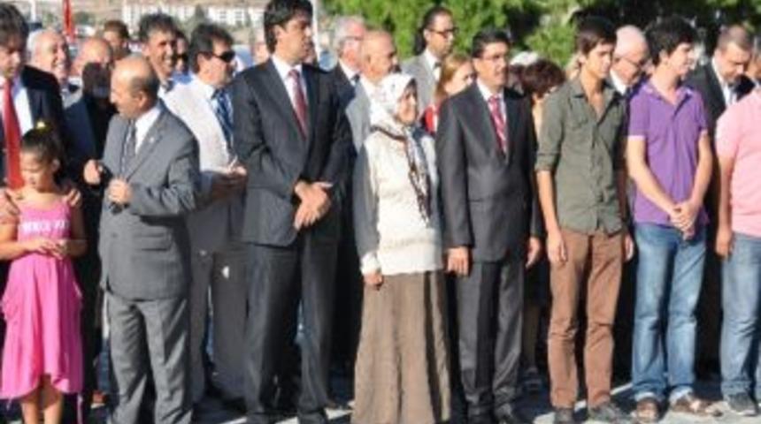 Şehit Furkan &Ouml;zmen'in Ailesi Fo&ccedil;a'da