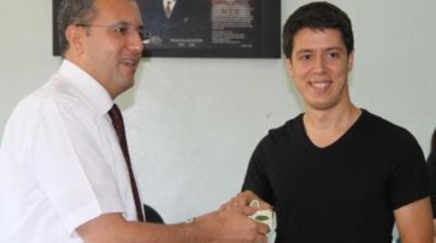 Ataması Yapılan &Ouml;ğretmenler Baklavayla Karşılandı