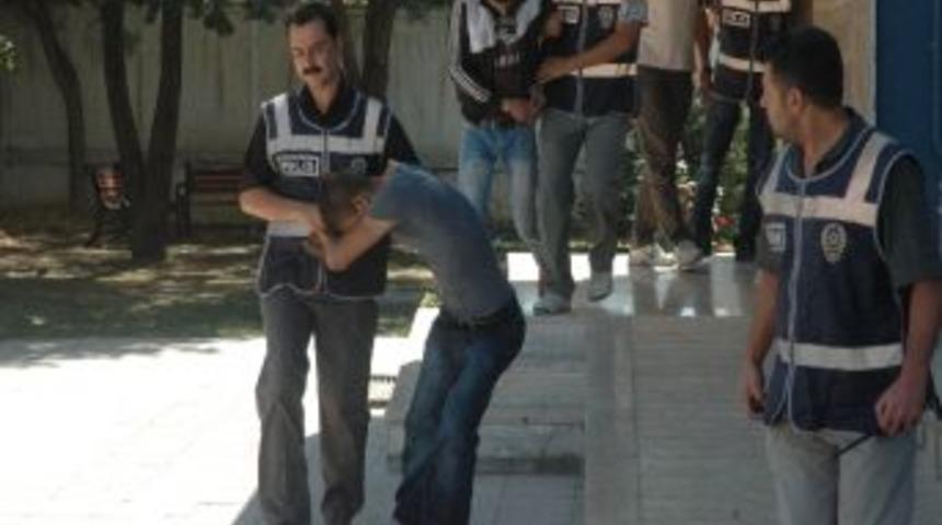 Cezaevinden &Ccedil;ıkıp Hırsızlık Yaptılar