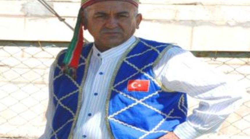 Sesiyle G&uuml;reşlere Renk Katıyor