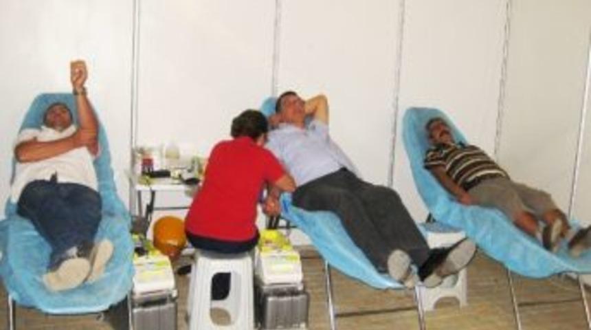 &Ouml;demişli Atat&uuml;rk&ccedil;&uuml; D&uuml;ş&uuml;nce Derneği (add) &Uuml;yelerinden Kızılay'a Kan Bağışı