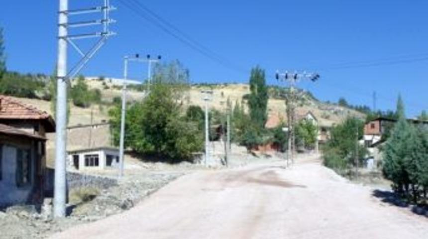 Enerji Nakil Hattındaki Eski Demir Direkler Yenileniyor