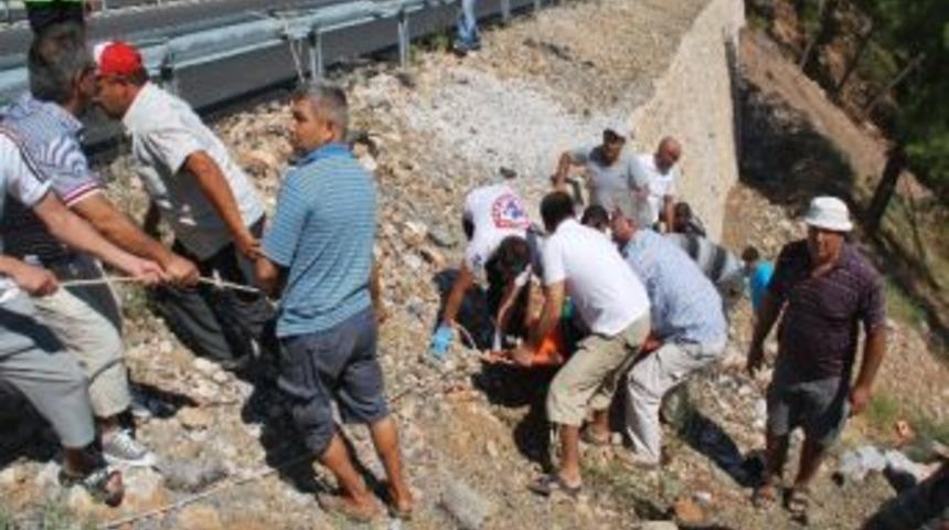 &Uuml;niversiteye Kayda Giden &Ouml;ğrenci Kazada Yaralandı