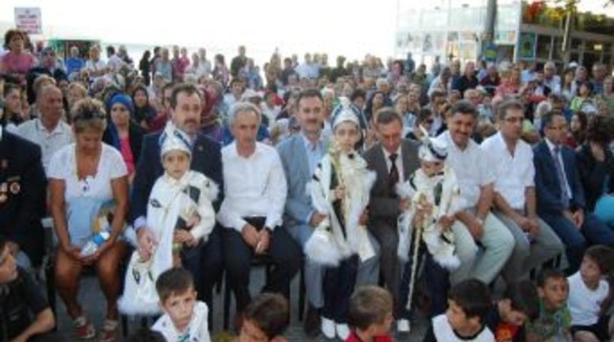 Kurtuluş Şenliklerinde Toplu S&uuml;nnet Coşkusu