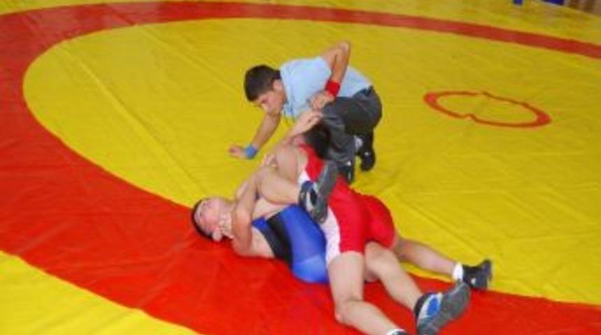 Uluslararası G&uuml;reş Turnuvasına G&ouml;rkemli A&ccedil;ılış