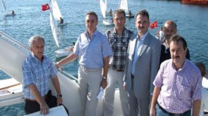 K&ouml;rfezde Yelken Yarışları