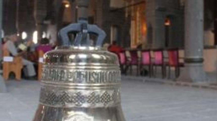 &Ouml;nce Piyano Resitali, Sonra Ayin