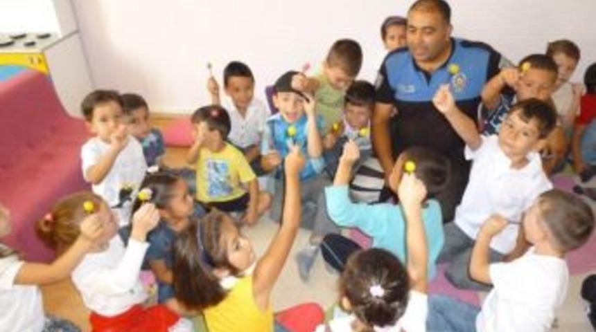 Edremit Polisinden Miniklere İlk Ders