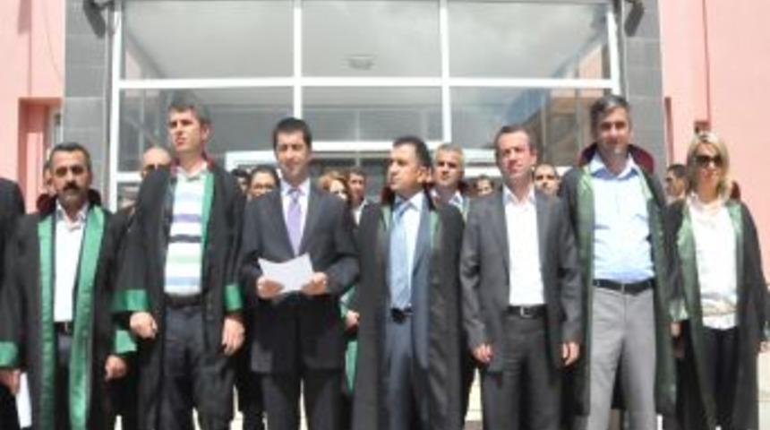 Hakkari Barosu, Ter&ouml;r &Ouml;rg&uuml;t&uuml;n&uuml;n AK Parti Il Başkanını Serbest Bırakmasını Istedi