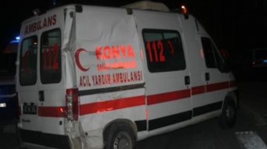 Konya&rsquo;da Tırla Ambulans &Ccedil;arpıştı