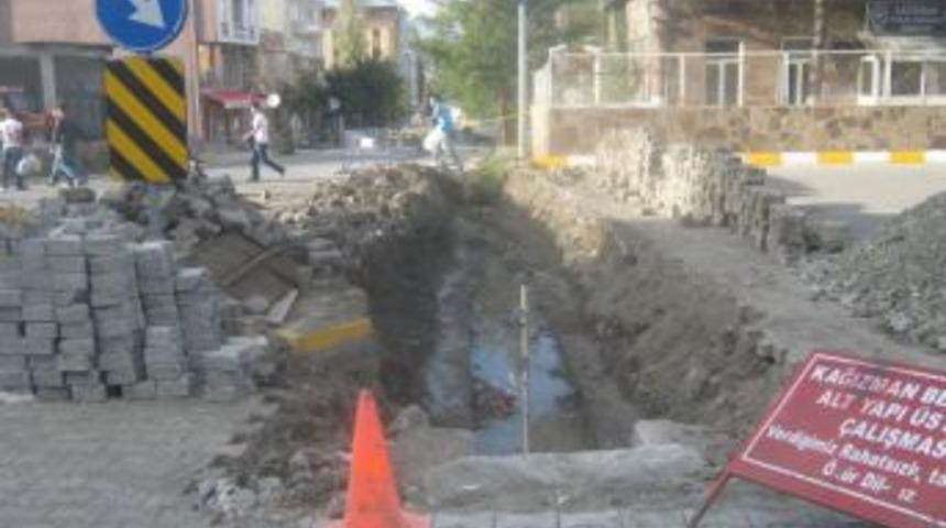 Kağızman'da kanal temizlik &ccedil;alışmaları