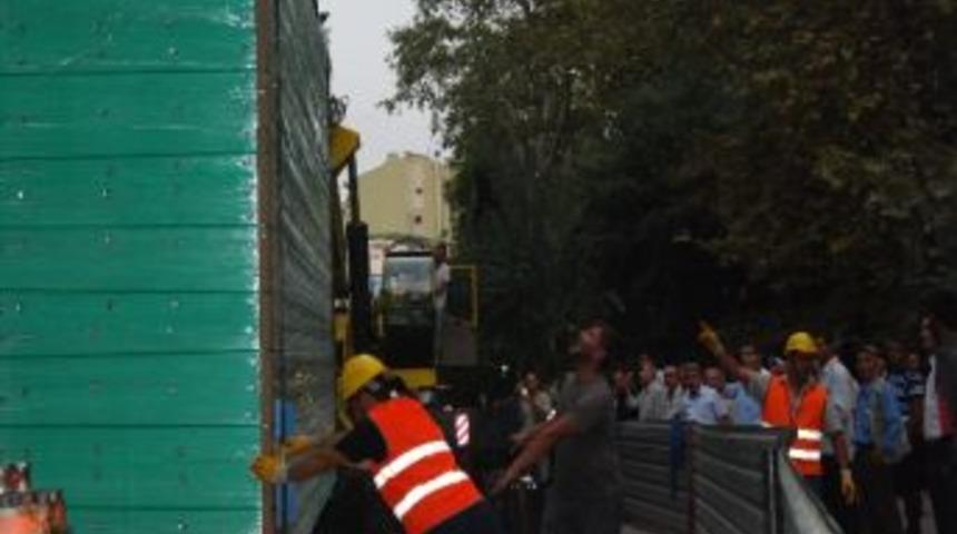 Onlarca Kişi Film Seyreder Gibi Tfafo Yerleştirme &Ccedil;alışmasını İzledi