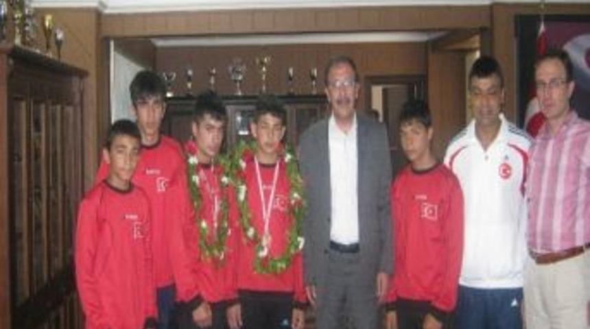 Paland&ouml;ken Belediyesinin, İki Sporcusu Milli Takıma Se&ccedil;ildi