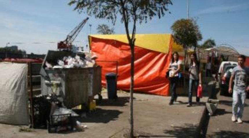 Kentin G&ouml;beğinde &Ccedil;&ouml;p Yığını