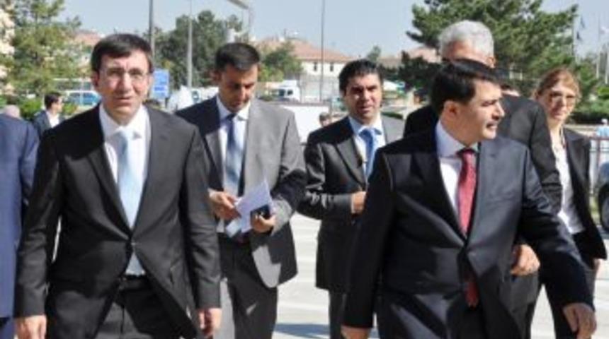 Bakan Yılmaz: AB Kriterlerine G&ouml;re T&uuml;rkiye Az Bor&ccedil;lu &Uuml;lkeler Arasında