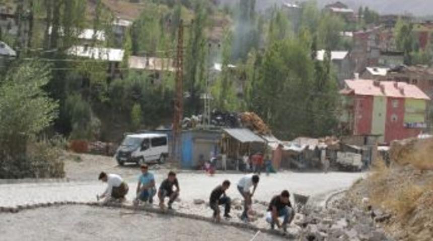 Hakkari&rsquo;deki Caddelerde Onarım &Ccedil;alışmaları Başlatıldı