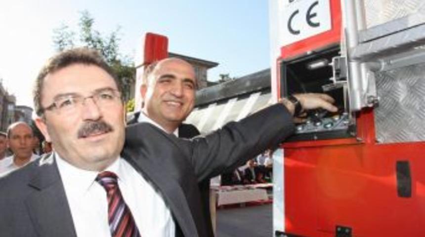 Aksaray Belediyesi'nin 45 Metrelik Yeni Itfaiye Aracı Hizmete Girdi