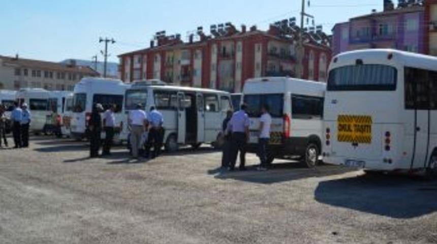 Polis Okul Servislerini Denetledi