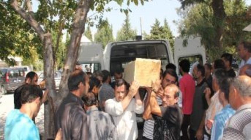 M&uuml;ltecilerin Cenazeleri Mezarlığa Getirildi