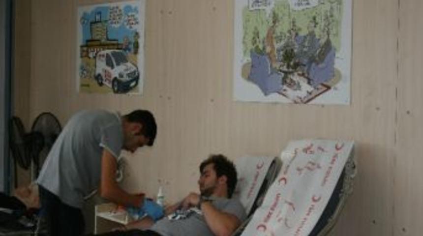 Kızılay'ın Kan Bağışı Tır&rsquo;ı D&uuml;zce&rsquo;de