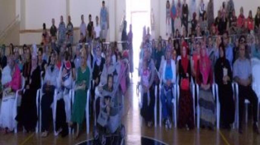 D&uuml;zce Mehmet Akif İlk&ouml;ğretim Okulunda Velilere Seminer Verildi