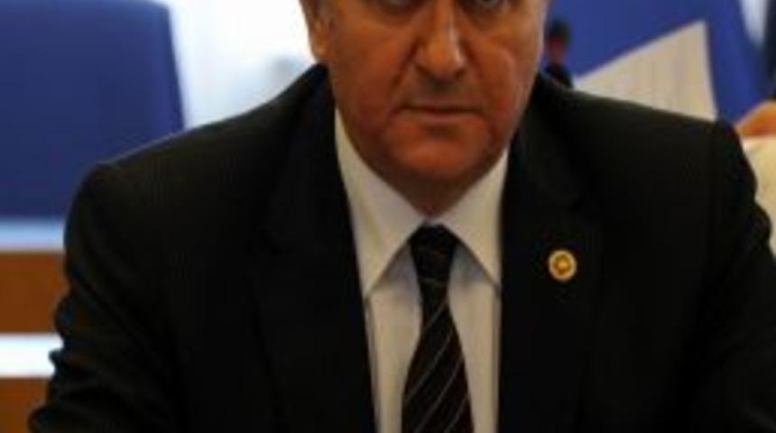 Mhp&rsquo;li Ak&ccedil;ay&rsquo;dan Ka&ccedil;ak Sigara Tepkisi