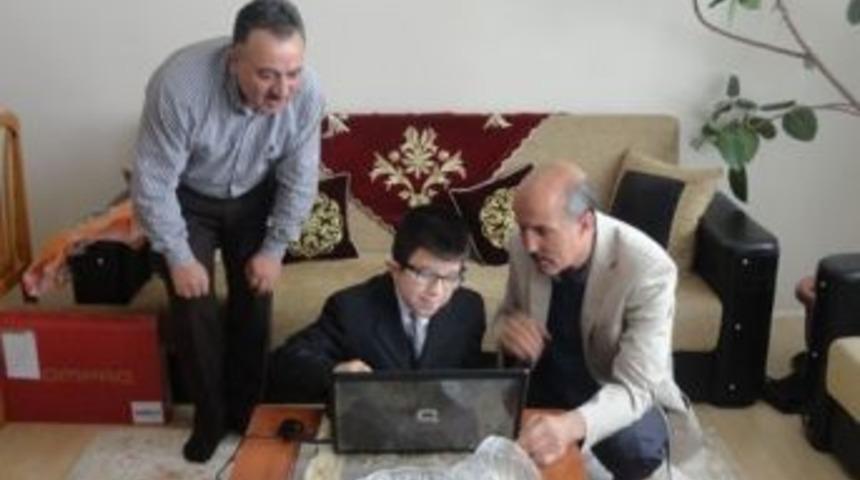 Milli Eğitim&rsquo;den &Ouml;ğrenciye Bilgisayar Hediyesi