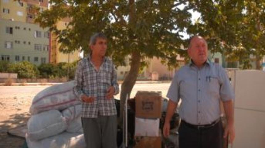 Sokağa Atılan Aileye Belediye Başkanı Sahip &Ccedil;ıktı