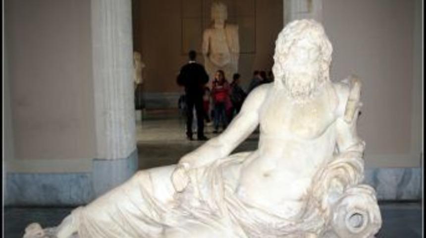 Jandarmaya Tarihi Eser Satmaya &Ccedil;alışan Ka&ccedil;ak&ccedil;ılar Yakalandı