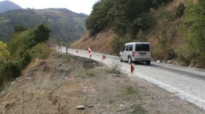 Keles-bursa Yolunda Heyelan Kazalara Davetiye &Ccedil;ıkarıyor