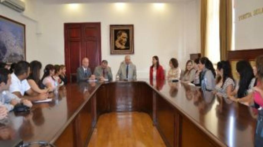 Vali Daş&ouml;z, İlk Atama İle Manisa&rsquo;da G&ouml;reve Başlayan &Ouml;ğretmenleri Kabul Etti