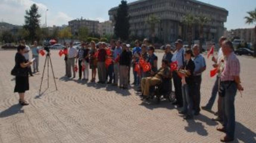 Aliağa'nın Kurtuluş Etkinliklerinde Basın A&ccedil;ıklaması Yapan Atat&uuml;rk&ccedil;&uuml; D&uuml;ş&uuml;nce Derneği (add) Y&ouml;netici Ve &Uuml;yeleri, İktidara Y&uuml;klendi