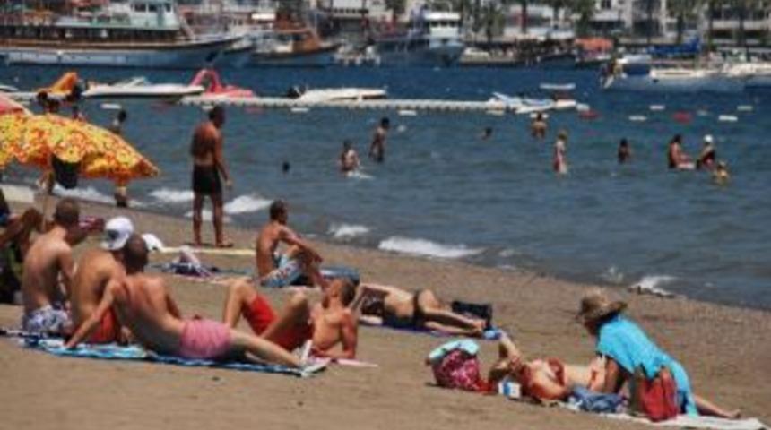 Marmaris'te Sahiller Turistlere Kaldı